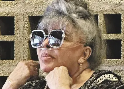 VERÓNICA CASTRO ES CAPTADA CON OXÍGENO