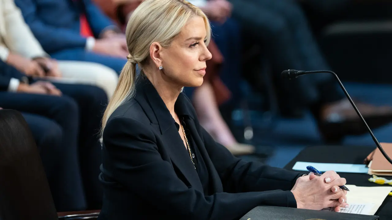 Audiencia en el Congreso: Pam Bondi evade preguntas sobre actuaciones