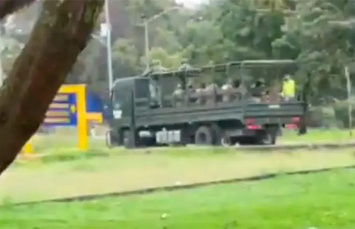 Camión militar ingresa por error a la UNAM