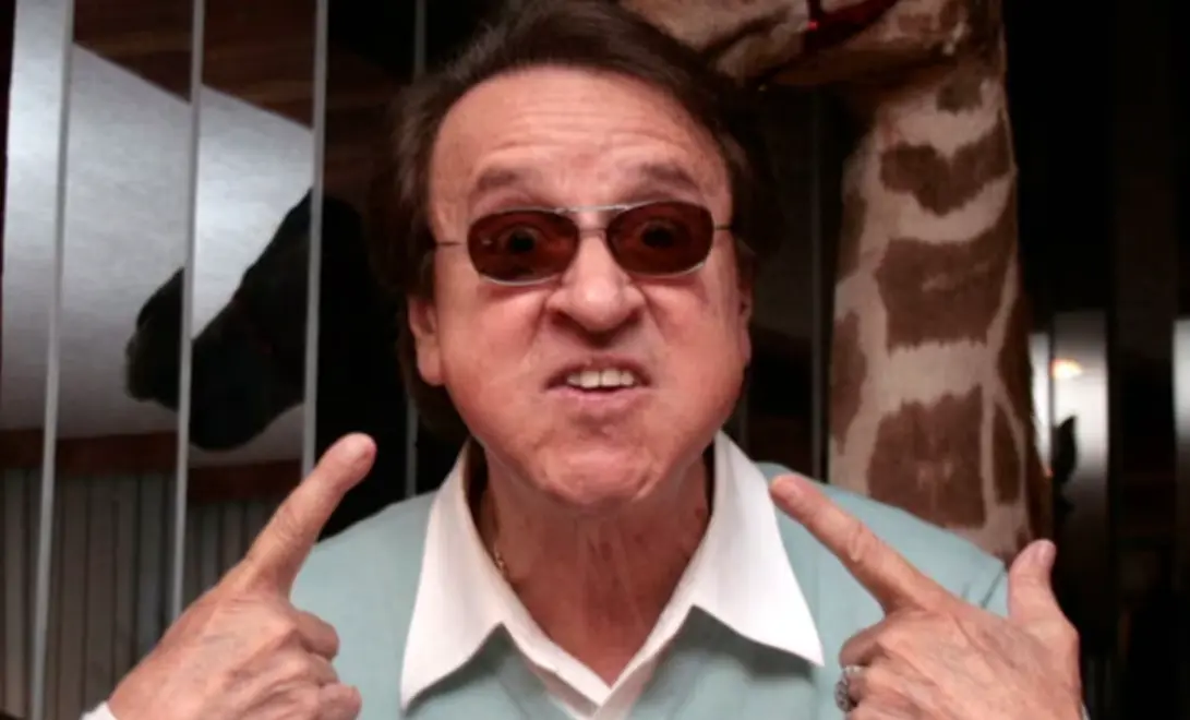 Carlos Villagrán reacciona al sketch de Bad Bunny como "Quico" en Saturday Night Live