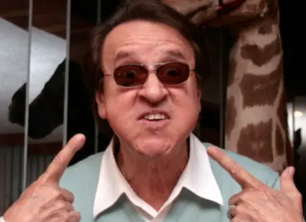 Carlos Villagrán reacciona al sketch de Bad Bunny como "Quico" en Saturday Night Live