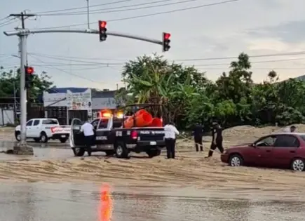 Deslaves y lluvias afectan Los Cabos por huracán "Priscila"