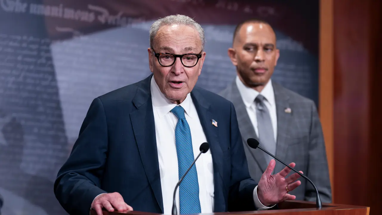 Donald Trump abre y cierra puerta a negociaciones con demócratas