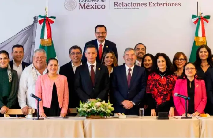 Encuentro en el Senado con el Canciller Juan Ramón de la Fuente para abordar temas clave