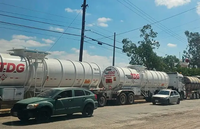 Entran a la ciudad pipas peligrosas