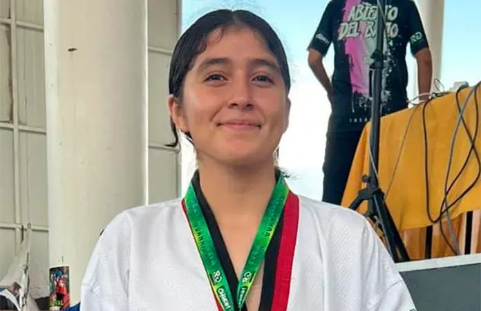 Gana oro Dulce María en tae kwon do