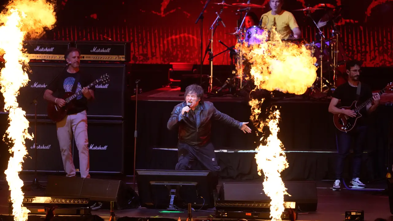 Javier Milei encabeza acto con presentación de libro en estadio porteño