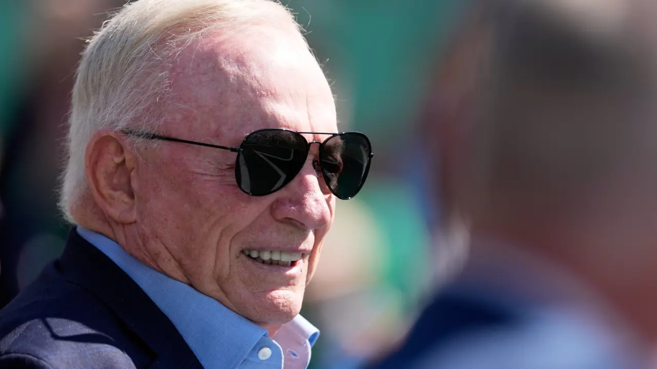 Jerry Jones multado con $250 mil por gesto obsceno en MetLife Stadium