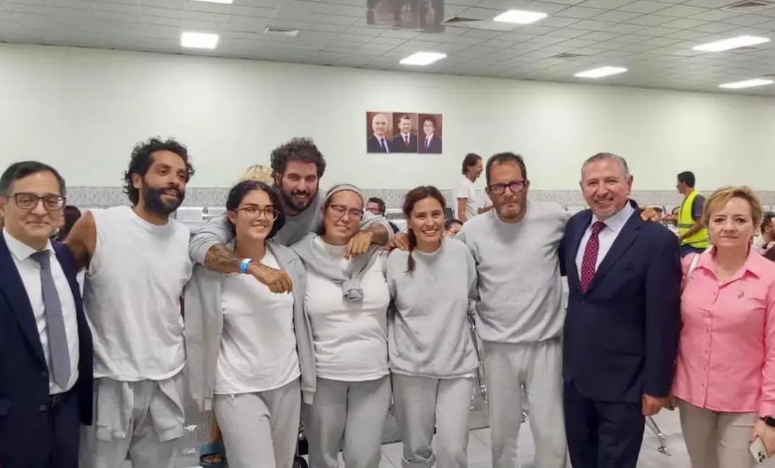 Salen de Israel los seis mexicanos detenidos por llevar ayuda humanitaria a Gaza