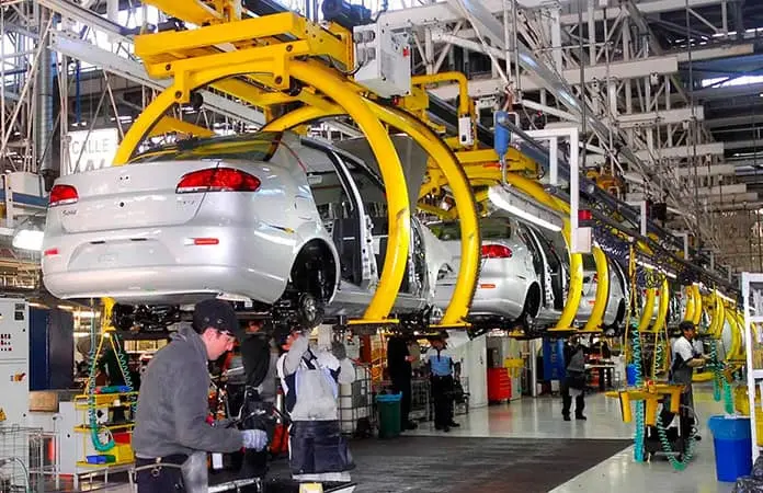 Cae producción automotriz 6%