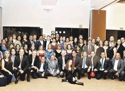 CELEBRAN 35 AÑOS DE PROFESIONISTAS