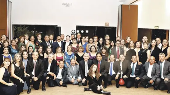 CELEBRAN 35 AÑOS DE PROFESIONISTAS CELEBRAN 35 AÑOS DE PROFESIONISTAS