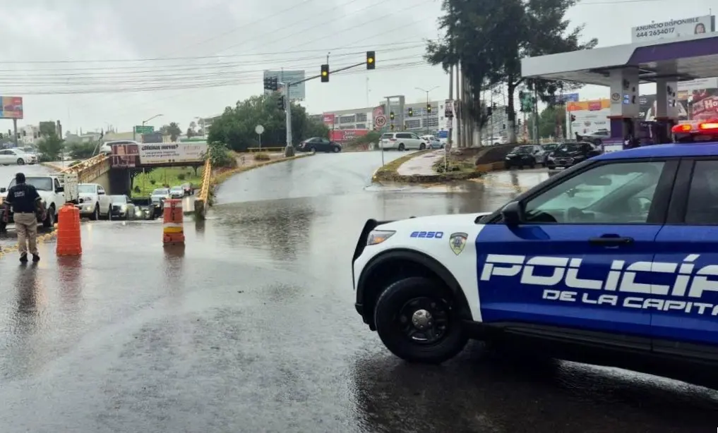 Cierran desnivel de glorieta del Real Inn tras lluvia