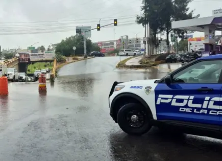 Cierran desnivel de glorieta del Real Inn tras lluvia