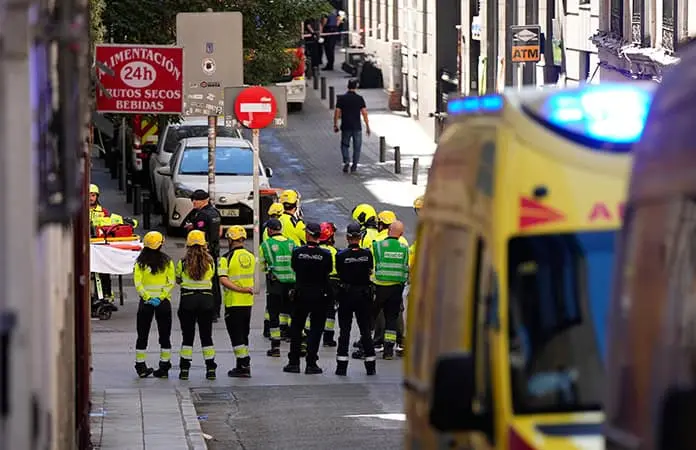 Colapsa edificio en Madrid; hay dos muertos