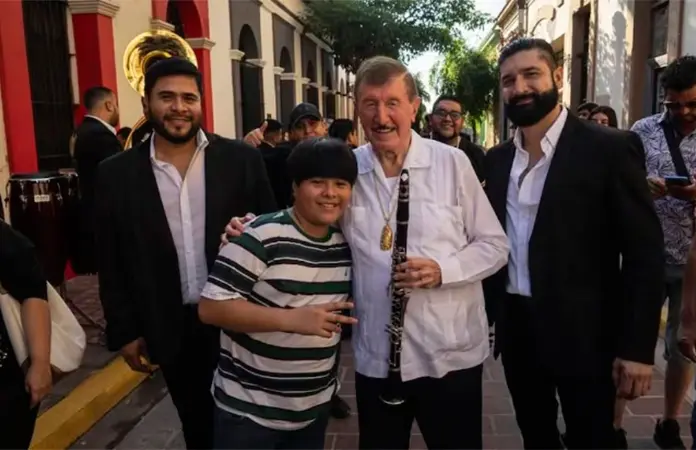 Germán Lizárraga defiende los corridos tumbados en convención musical