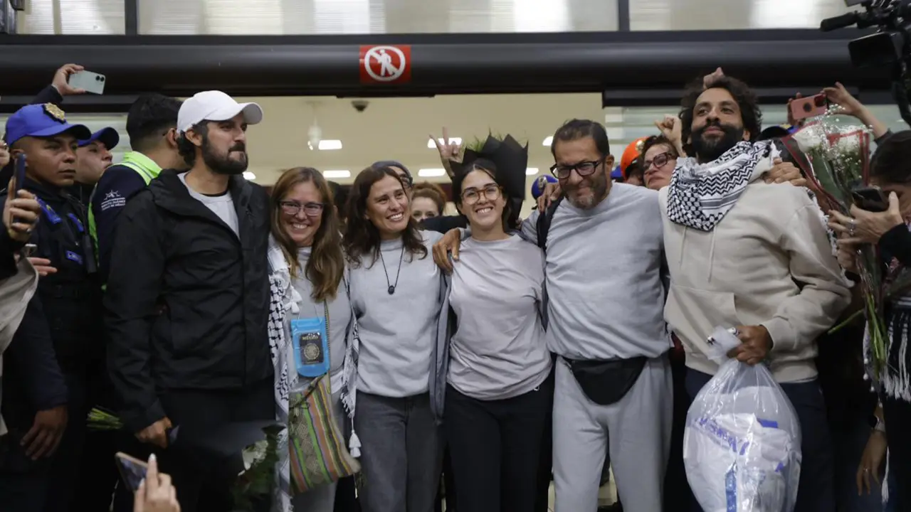 Llegan mexicanos detenidos en Israel; acusan tortura