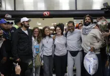Llegan mexicanos detenidos en Israel; acusan tortura