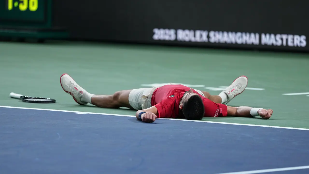 Novak Djokovic se recupera y vence a Munar en el Masters de Shanghái