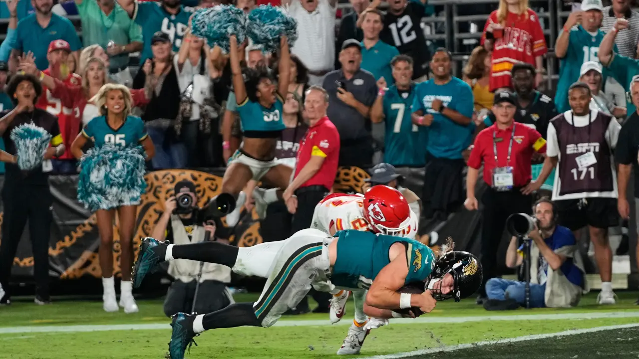 Trevor Lawrence lleva a los Jaguars a una victoria épica