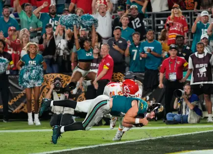 Trevor Lawrence lleva a los Jaguars a una victoria épica