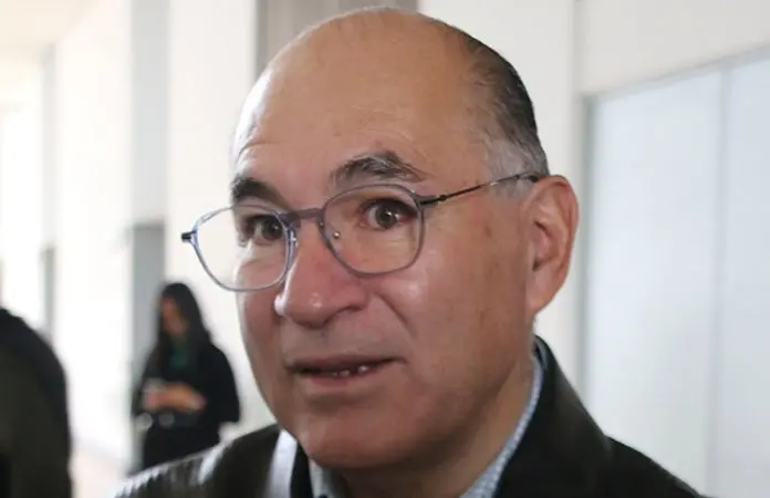 Apoya la alcaldía a vecinos que tapan baches: Galindo C.