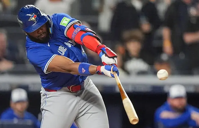 Alejandro Kirk, mexicano clave en victoria de Blue Jays sobre Yankees