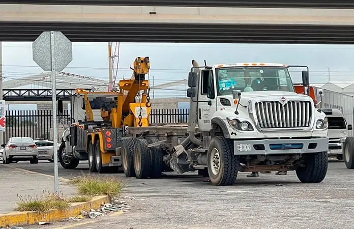 Caja de un camión se desprende en la Carr. 57