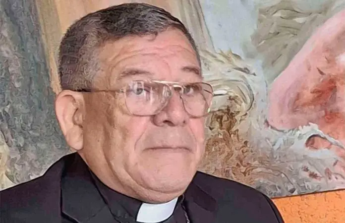 Celebra iglesia el mes del rosario