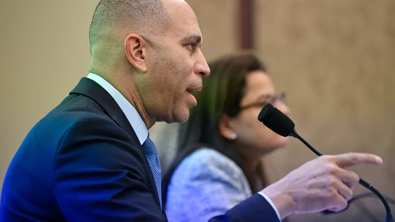 Cierre del Gobierno en EE. UU. Genera Debate sobre Subsidios de Salud