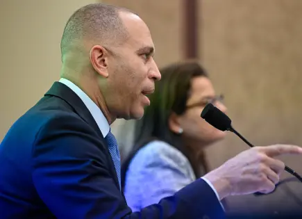 Cierre del Gobierno en EE. UU. Genera Debate sobre Subsidios de Salud