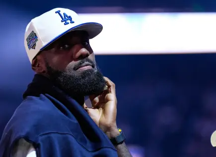 LeBron James se ausenta por lesión ciática en apertura de temporada NBA