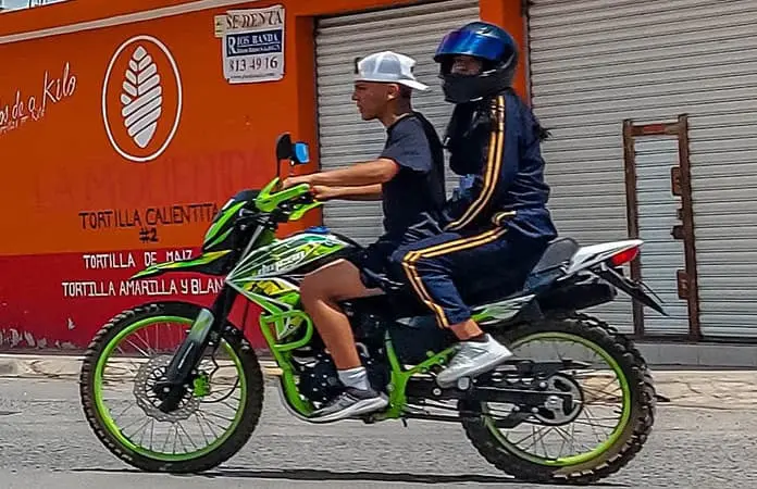 Operativos dirigidos a motociclistas previenen delitos, según Villa Gtz.