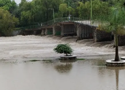 Reporta PC crecidas de ríos, evacuaciones y cierres carreteros en la Huasteca Reporta PC crecidas de ríos, evacuaciones y cierres carreteros en la Huasteca