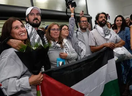 Vuelven los seis activistas Vuelven los seis activistas