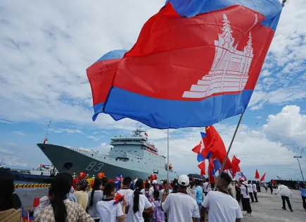 Buques de la armada China realizan visita de amistad a Camboya
