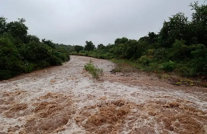 Caminos cerrados por fuertes lluvias