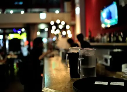 Comercio frena más “antros”