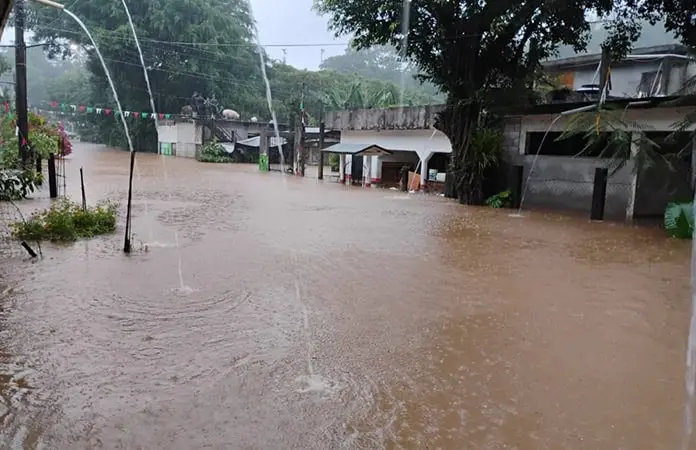 Inundaciones arrastraron calles y viviendas en los municipios afectados.