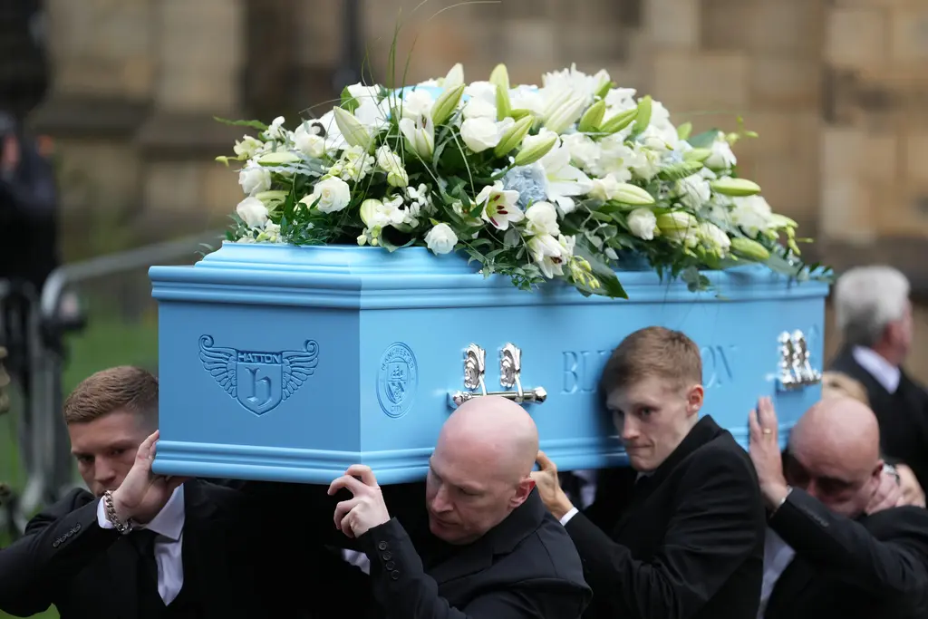 Manchester se despide de Ricky Hatton con emotivo funeral