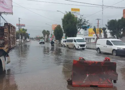 Mantienen cierre parcial en Acceso Norte por obra e inundación