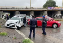 Da&ntilde;os en seis autos por choques en bulevar R&iacute;o Santiago