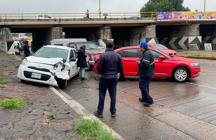 Lluvia ocasiona fuertes choques en río Santiago