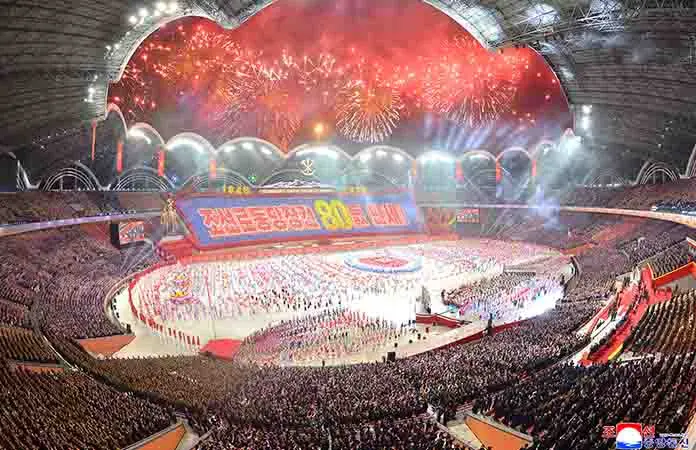 Norcorea exhibe su nuevo misil