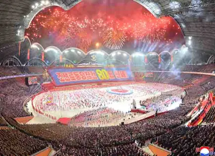 Norcorea exhibe su nuevo misil