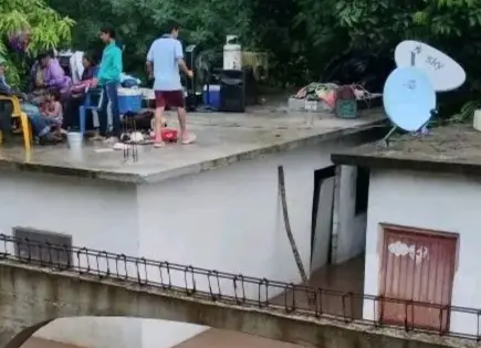 Urgen a CEPC apoyo para evacuar colonia en San Vicente