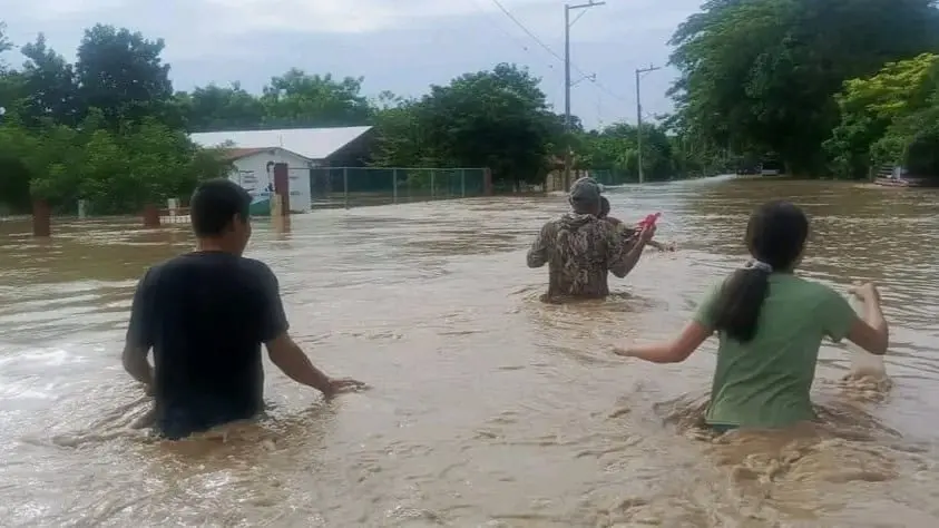 Suman 70 personas fallecidas tras lluvias en 5 estados