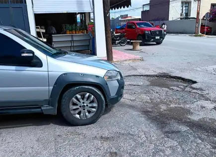 Denuncian peligroso hoyanco en una calle Denuncian peligroso hoyanco en una calle