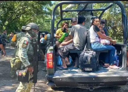 Inicia desalojo de pobladores atrapados por creciente en San Vicente