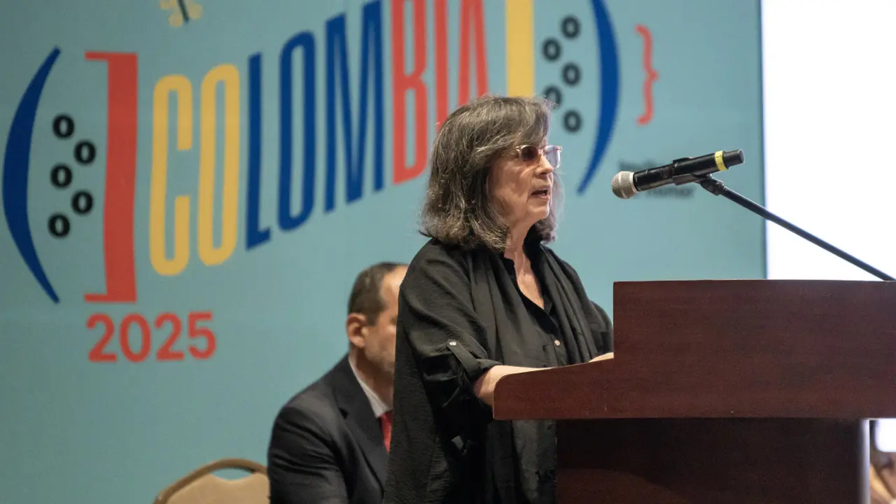 Laura Restrepo llama a una nueva narrativa en la FIL Monterrey